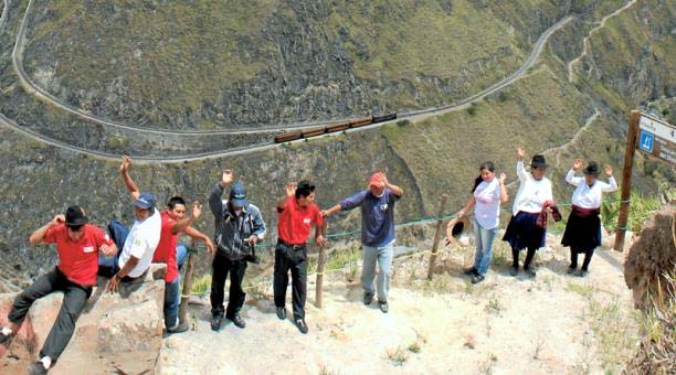 Toltele saca rédito al paso del ferrocarril 65 