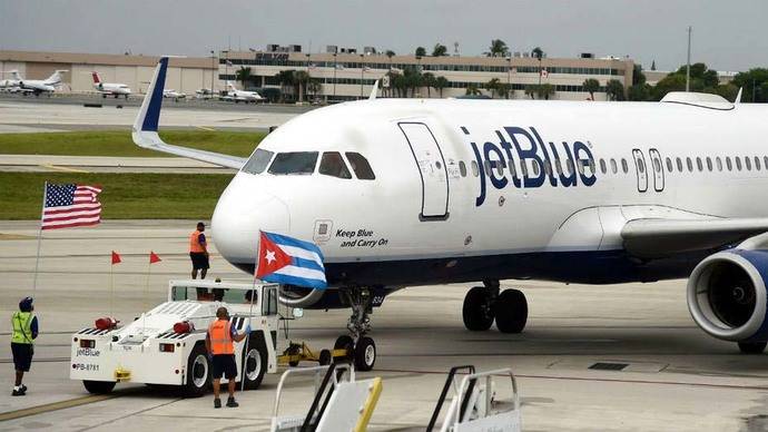 Aterriza en Cuba el primer vuelo regular desde EEUU en más de 50 años