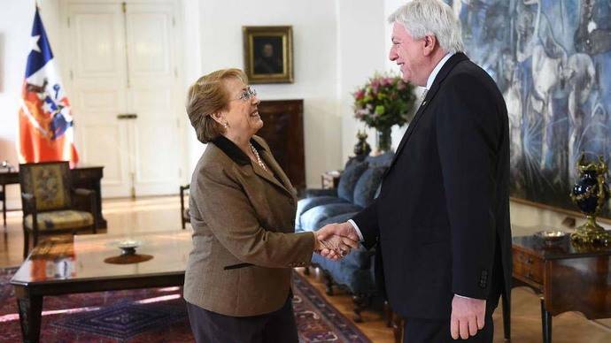 Aprobación de Michelle Bachelet cae a mínimo histórico de 19%