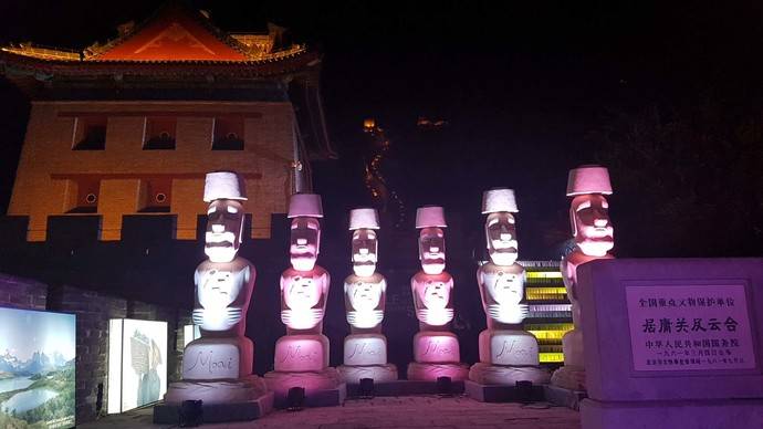 Chile se publicita en China con moai y danzas rapanui sobre la Gran Muralla