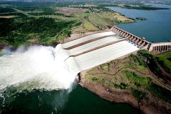 Complejo Hidroeléctrico de Itaipú, en la frontera paraguayo brasileña