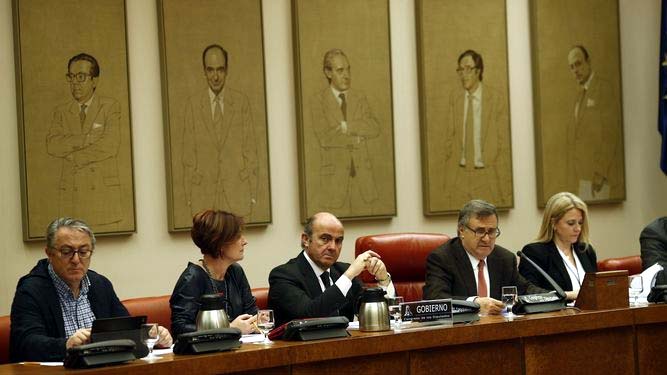 El PP registra ahora una petición para que Guindos explique el 'caso Soria' en la Comisión de Economía 