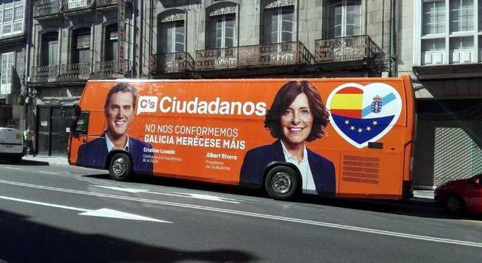 El discutido autobús de campaña de Ciudadanos en Galicia. 