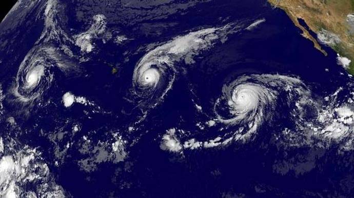 Imagen satelital de tres tormentas en el Pacífico. (Foto archivo)