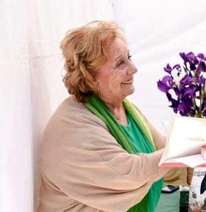 Recital poético de Carmen Silva y Beatriz Villacañas en el espacio literario Prometo de Madrid
