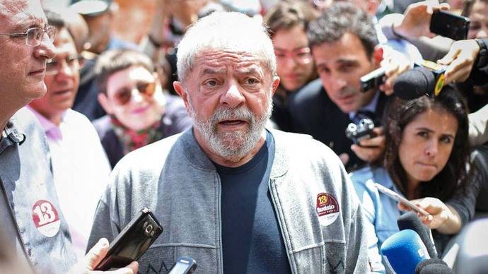 Fiscalía brasileña presenta cargos contra Lula y 10 personas por corrupción