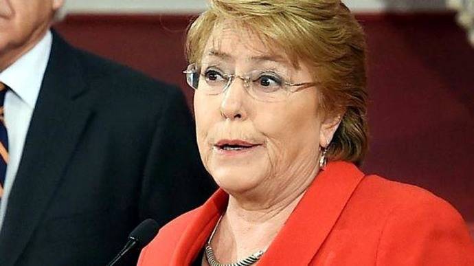 Michelle Bachelet atraviesa un difícil momento debido a la baja aprobación de su gestión. 