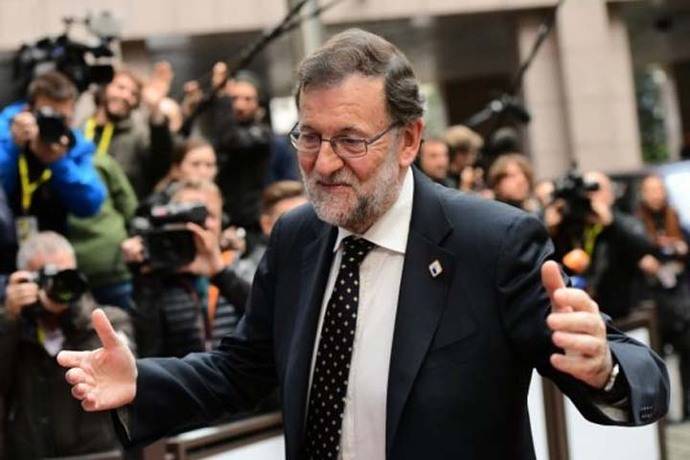 Se destraba crisis política en España: socialistas dejarán que Rajoy gobierne