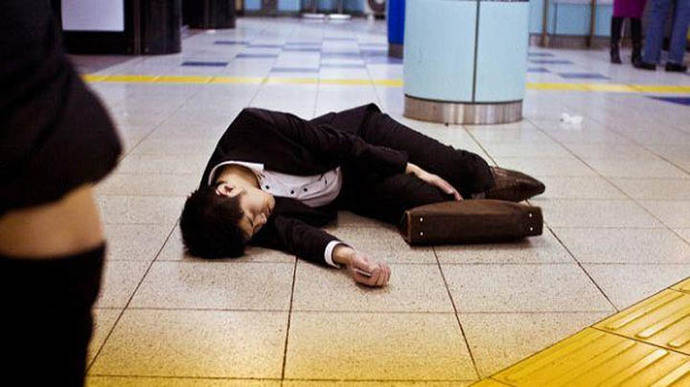 Morir por exceso de trabajo, una lacra que aumenta en Japón