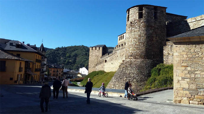 Ponferrada (León) donde se cruzan caminantes de Santiago y Templarios