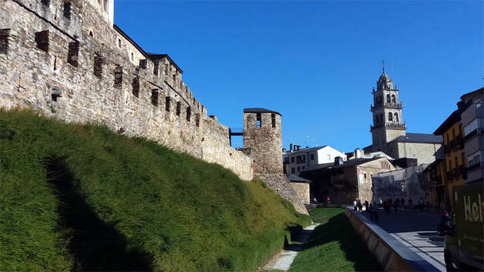 Ponferrada (León) donde se cruzan caminantes de Santiago y Templarios