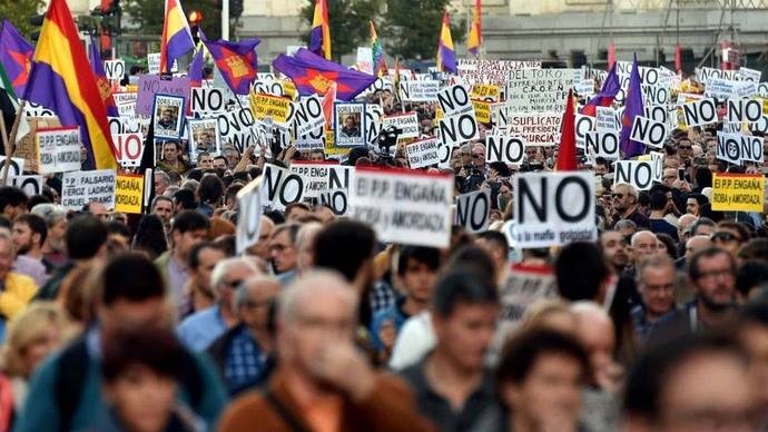 Protestan la investidura de Mariano Rajoy