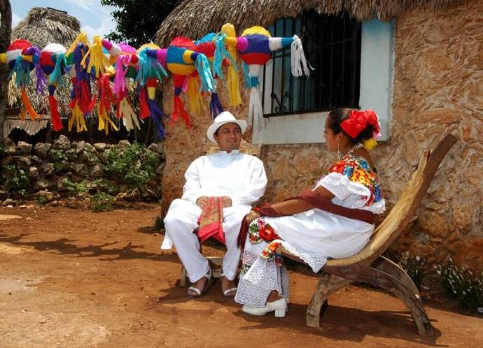 La Fiesta de Muertos en Campeche (México) se celebra dando brillo a sus huesos  