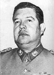Imagen del archivo del temible ex general Manuel “Mamo” Contreras, de su época del máximo responsable del organismo represor de la dictadura de Pinochet.