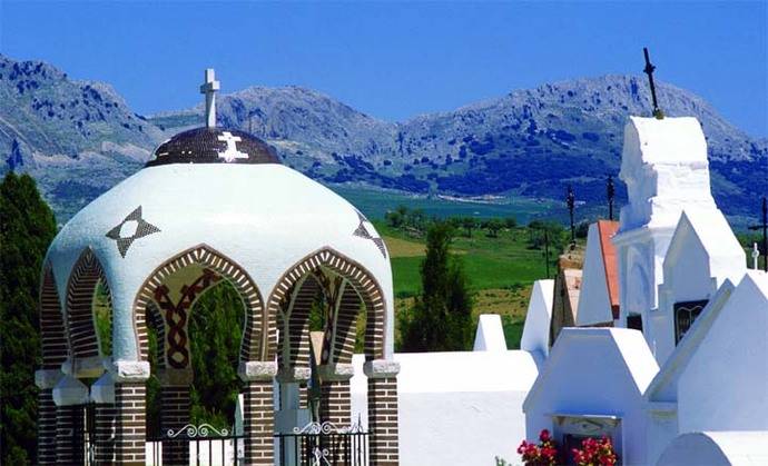 Días para visitar los cementerios más impresionantes de la provincia de Málaga