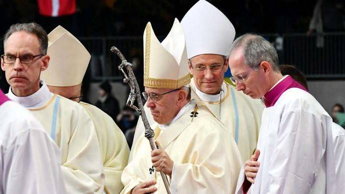 Papa pide a religiones que condenen claramente violencia en nombre de Dios
