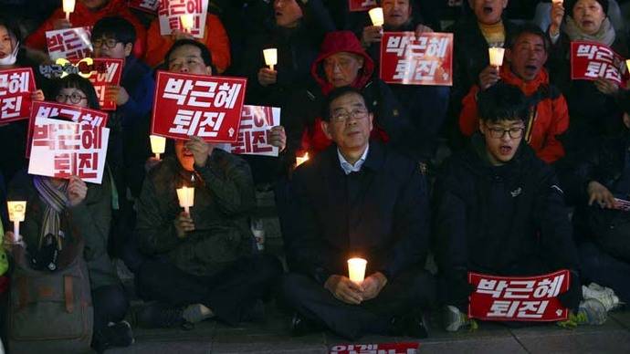 Los surcoreanos han pedido en manifestaciones multitudinarias la dimisión de Park.

