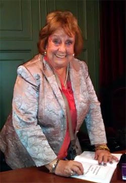 Carmen Silva presenta dos poemarios 