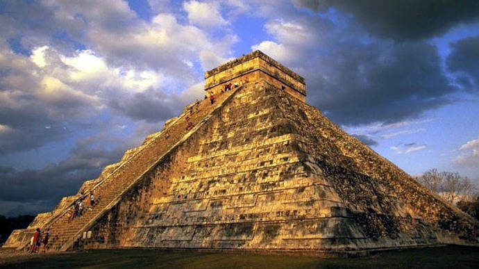 Descubren estructura en el interior de pirámide de Kukulkán en México