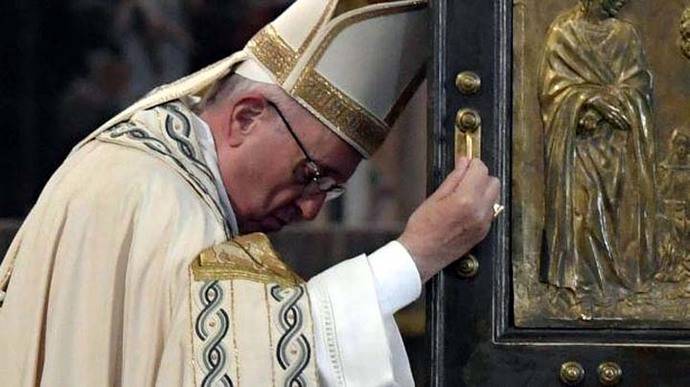Las polémicas decisiones del papa Francisco en temas sensibles