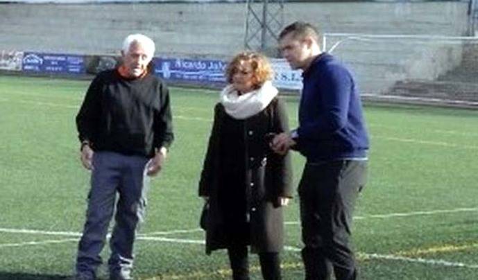 Andrés Safont, a la derecha, con la exalcaldesa de Cabanes, Estrella Borràs.