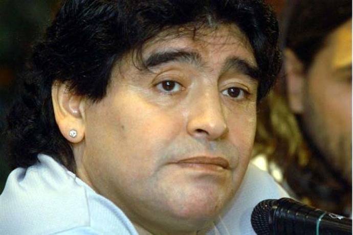 Maradona apoya la decisión de jugadores argentinos de no hablar más con la prensa