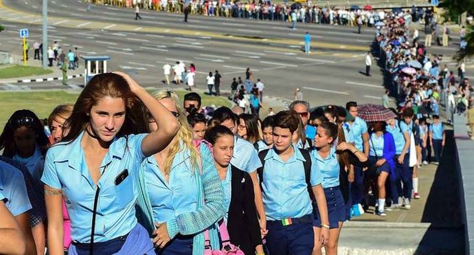 Cuba rinde el primer homenaje masivo a Fidel Castro en la Plaza de la Revolución