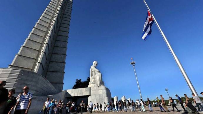Cuba rinde el primer homenaje masivo a Fidel Castro en la Plaza de la Revolución