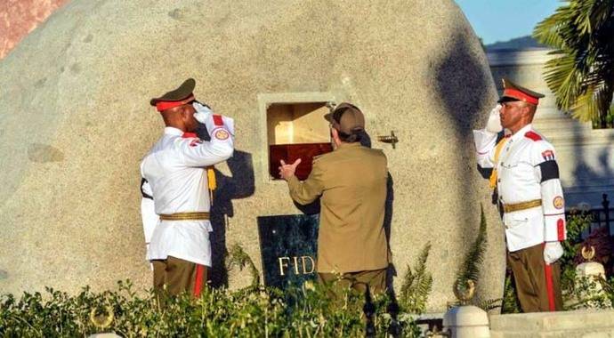 Así fue enterrado Fidel Castro en Santiago de Cuba