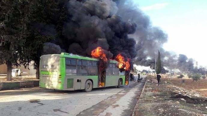 Varios autobuses atacados y quemados tras una evacuación cerca de Idlib