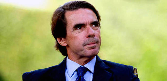 Aznar comunica a Rajoy que renuncia a la presidencia de honor del PP
