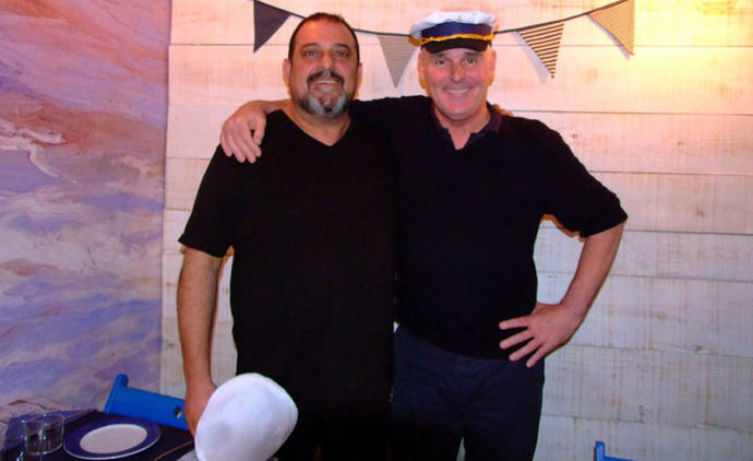 Rafa Castaño (i), Chef y “maestro paellero” junto a Juan Herrera Rais