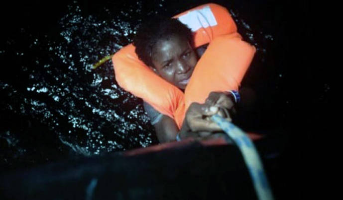 Una inmigrante que salió de las costas de Libia es rescatada en el Mediterráneo