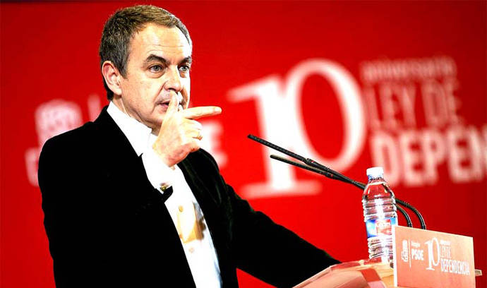 Zapatero insufla ánimos al PSOE en el Congreso y se muestra 'optimista' sobre el futuro del partido