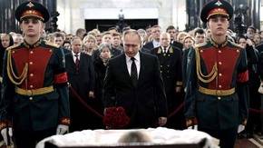 Putin y Medvedev rinden honores al embajador asesinado en Turquía