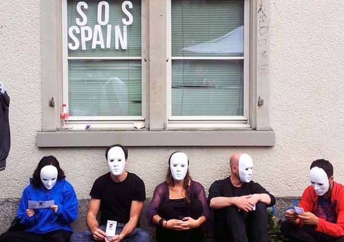 Protesta de un grupo de expatriados españoles por el voto rogado | MAREA GRANATE ZÚRICH