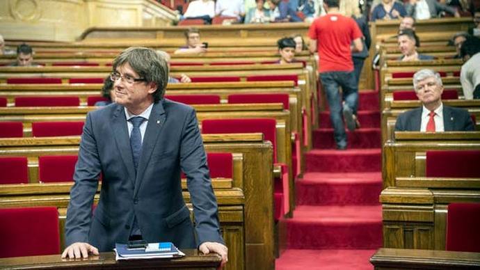 Puigdemont, en el Parlament en la pasada cuestión de confianza/ SANDRA LÁZARO