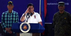 Presidente de Filipinas amenaza con lanzar de un helicóptero a cualquier funcionario corrupto