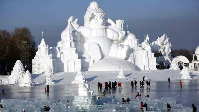 China inaugura su Festival de Hielo y Nieve en el parque Zhaolin