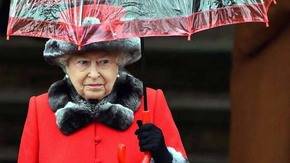 Guardia de Buckingham estuvo a punto de dispararle a Isabel II