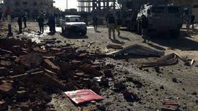 Extremistas atacan con camión bomba un retén de policías en Egipto