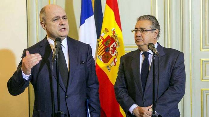 Los ministros del Interior de Francia y España, Bruno Le Roux (i)  y Juan Ignacio Zoido