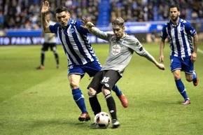 Daniel Torres le ganó el duelo a Marlos y el Alavés sigue con vida en la Copa del Rey