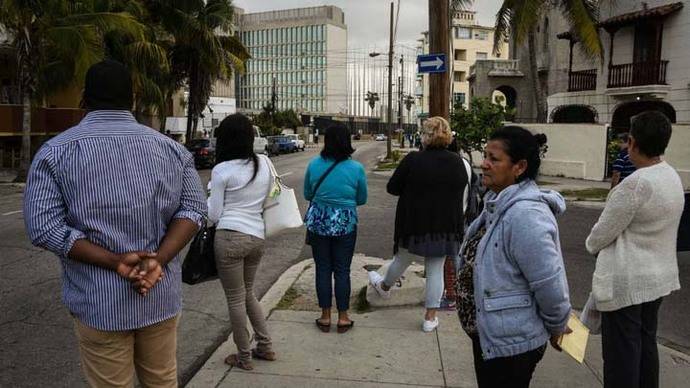 Cubanos miden impacto en sus vidas de las medidas migratorias de EEUU