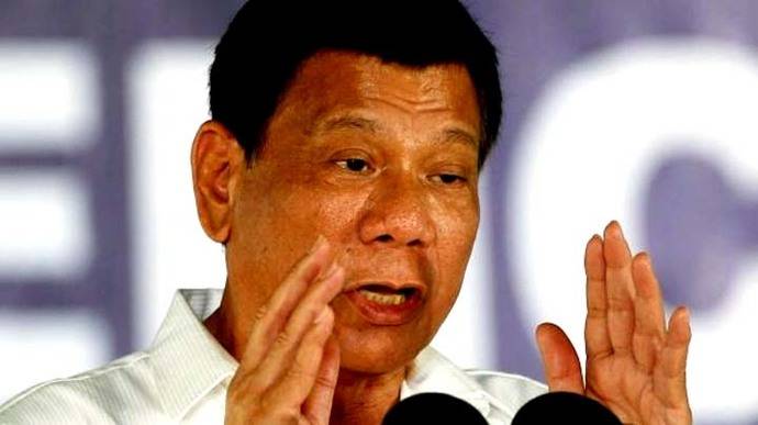 Duterte amenaza con decretar la ley marcial en Filipinas