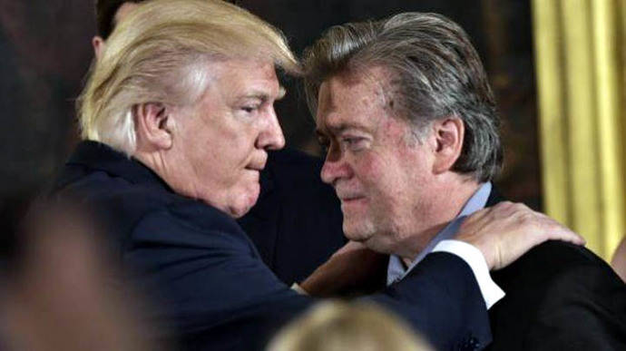 El presidente estadounidense, Donald Trump, y su estratega Steve Bannon. 

