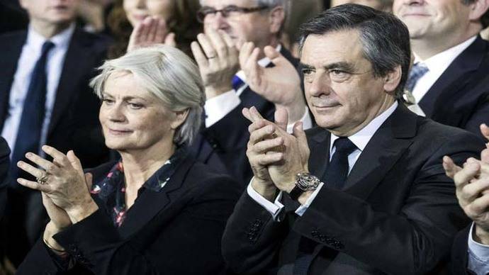 El candidato presidencial de la derecha francesa, François Fillon y su esposa