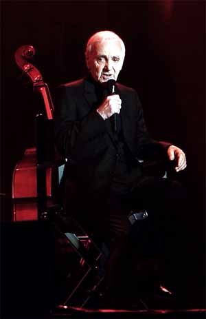 Charles Aznavour emociona en su concierto en el Palacio de los Deportes de Madrid