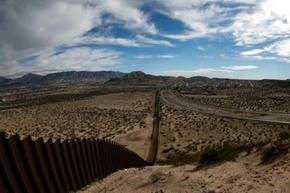 Gobierno Trump: Muro fronterizo con México debería estar listo en dos años