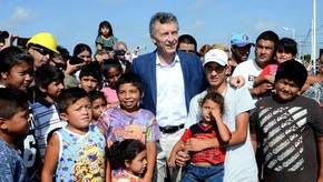 Macri afirma que economía debe crecer para eliminar la pobreza en Argentina